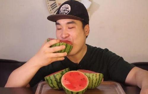 有纹身的网红吃瓜  第3张